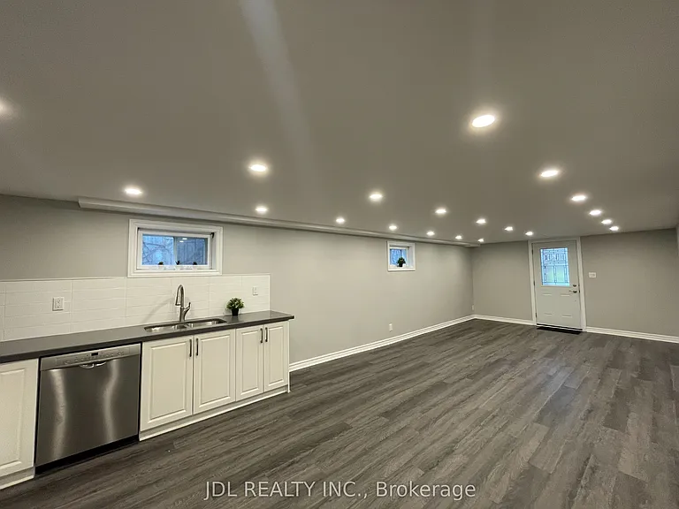 226 Lorindale Dr #LOWER — Photo 4