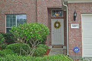 4 bed, 2.5 bath, 2427 sqft, $2,600 — Photo 2