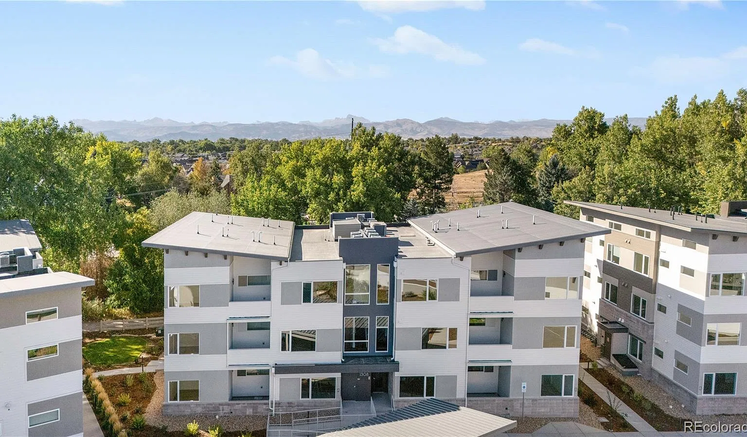 2 bed, 2.0 bath, 1133 sqft, $2,850 — Photo 3
