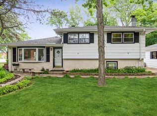 383 Barberry Rd, Highland Park, IL 60035