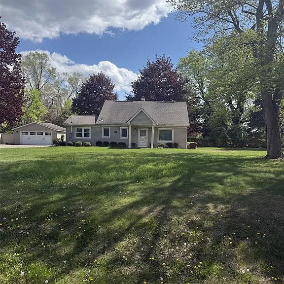 710 Hartland Dr — Photo 3