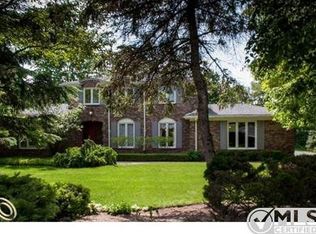 1628 Apple Ln, Bloomfield Hills, MI 48302