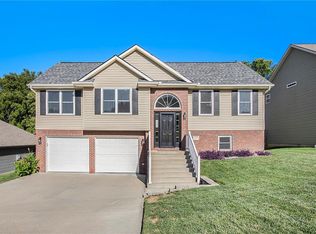 6207 Meadow View Dr, Saint Joseph, MO 64504