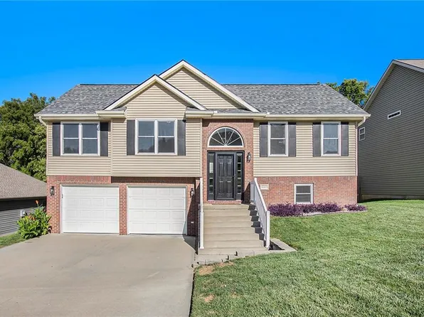 6207 Meadow View Dr, Saint Joseph, MO 64504