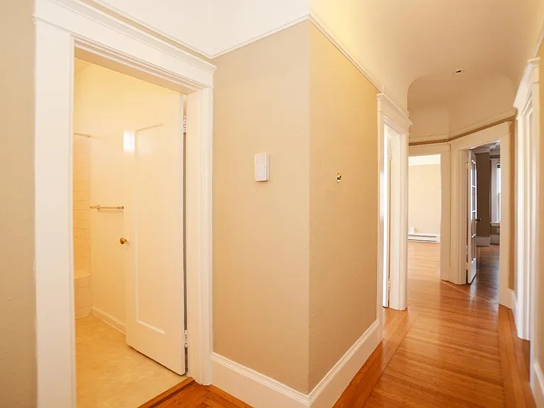 4845 California St #4 — Photo 10