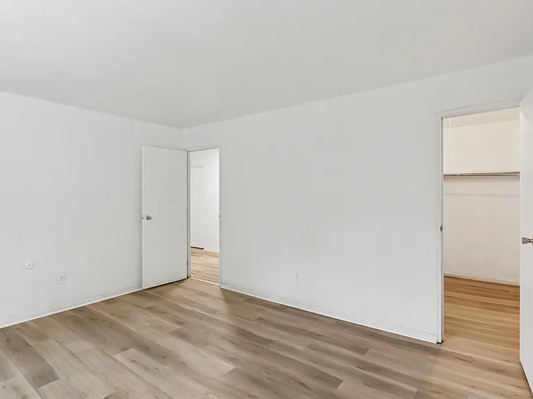 Benton Court Apartments by 3Q — Photo 10