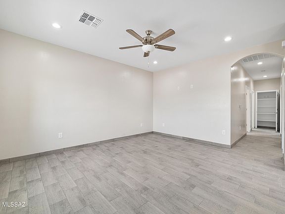 3rd image of 1605 N Yavapai St