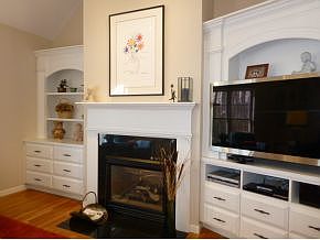 Great Rm Fireplace w blt ins