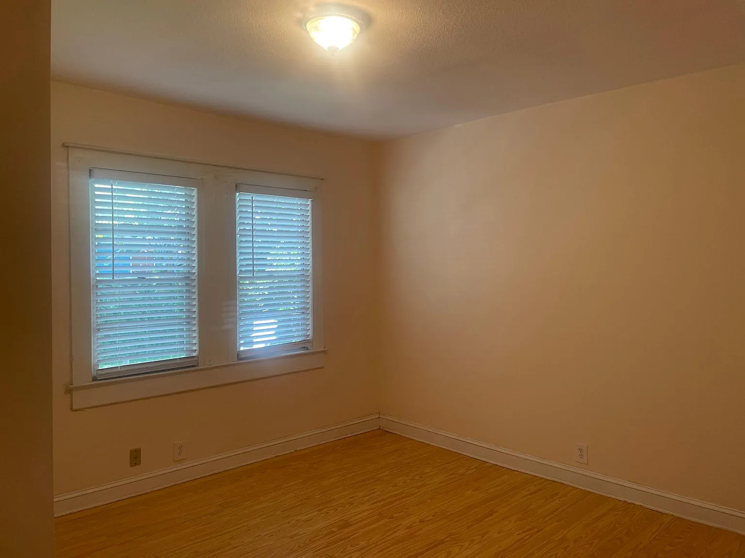 7210 N Duncan Ave — Photo 4