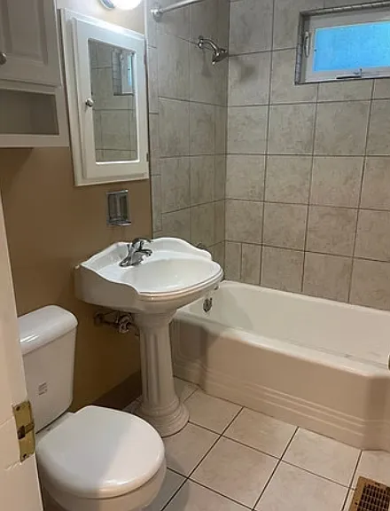 220 W Withrow St — Photo 14