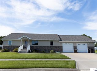 10 Luebbe Dr, Waco, NE 68460