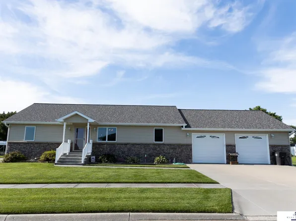 10 Luebbe Dr, Waco, NE 68460