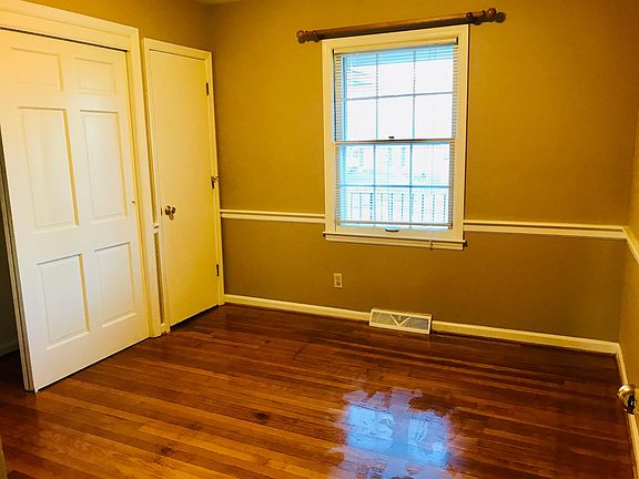 5th image of 240 Fontaine Cir