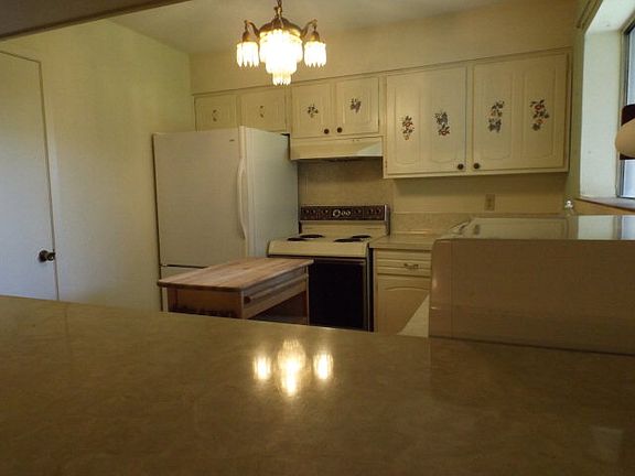4th image of 225 Catherine Ln