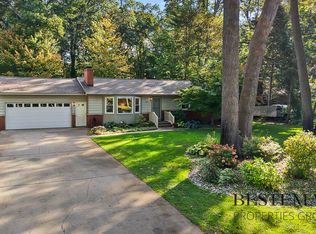 740 E Fennwood Cir, Muskegon, MI 49445