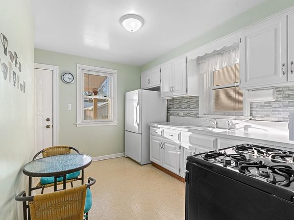 5th image of 3816 N Oconto Ave