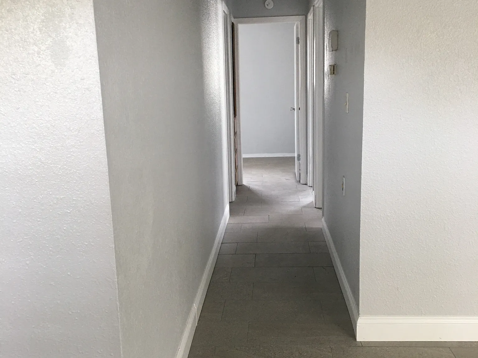 3 bed, 875 sqft, $1,200 — Photo 2