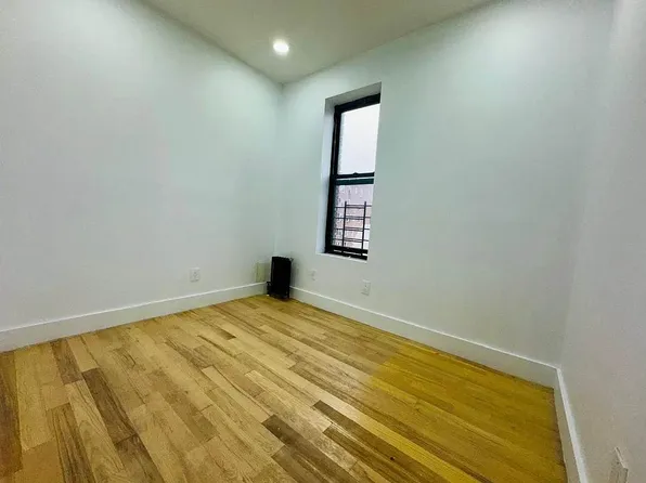 1819 Beverley Road image 10 of 20