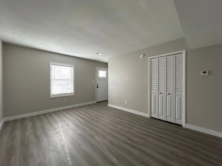 5017 Birchwood Ln — Photo 9
