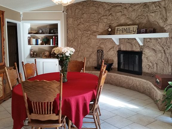 Dining room.