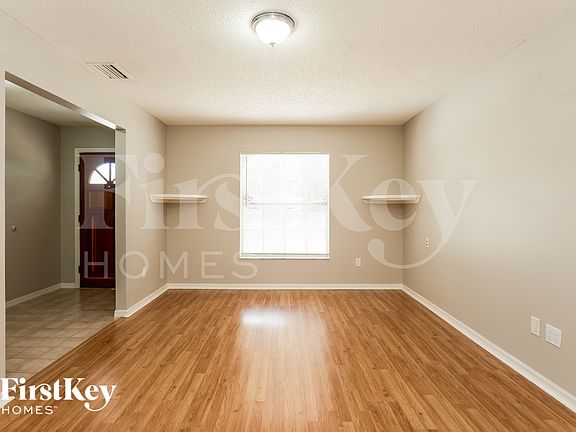 4th image of 913 Sylvia Dr