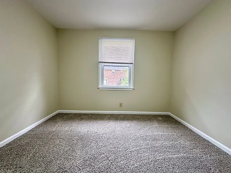 1906 Batts Ln — Photo 17