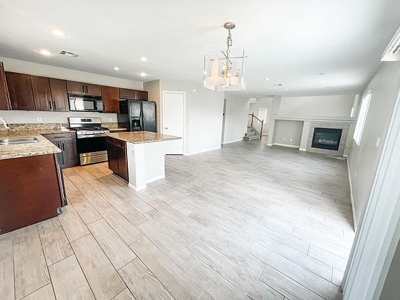 4th image of 418 Horse Pointe Ave