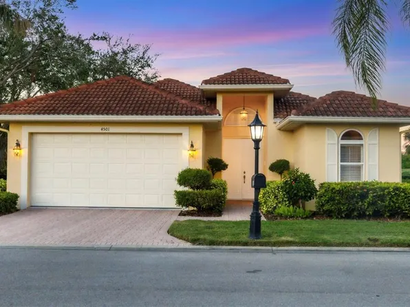 4501 Murcia Blvd #7, Sarasota, FL 34238