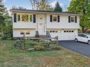 102 Sutton Park Rd, Poughkeepsie, NY 12603