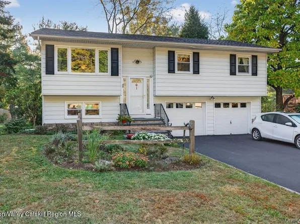 102 Sutton Park Road, Poughkeepsie, NY 12603