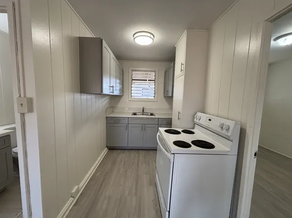 304 Olive Ave, Wahiawa, HI 96786