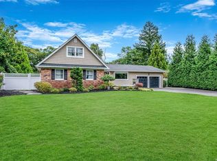 99 River Heights Dr, Smithtown, NY 11787