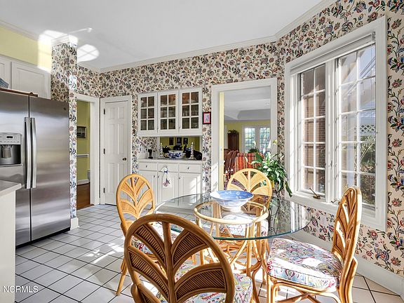 2nd image of 906 Long Cove Ct