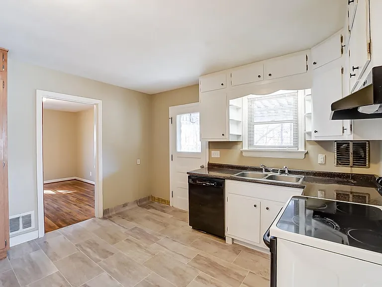 1908 Emerson Ave — Photo 8