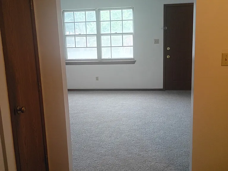 817 NW Mock Ave #C — Photo 8