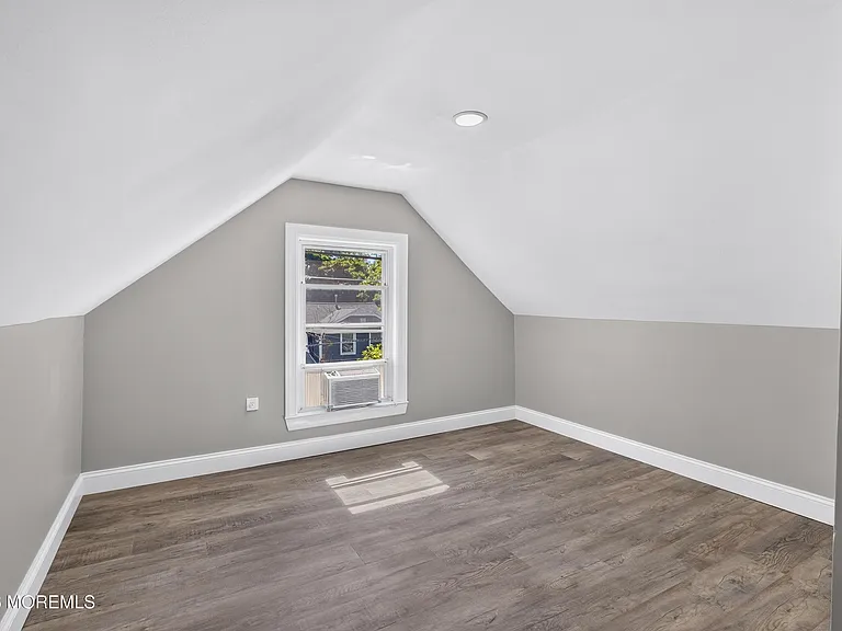 907 Bond St #2 — Photo 24