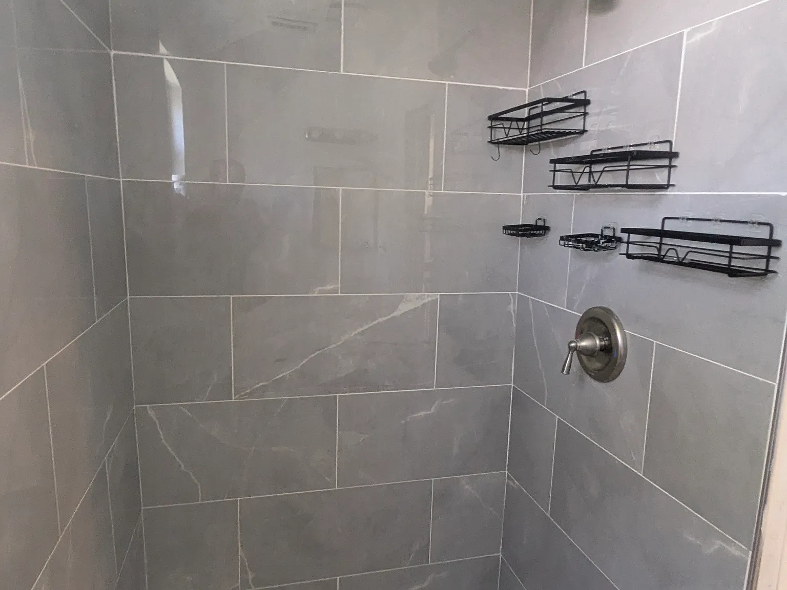 3 bed, 700 sqft, $2,100 — Photo 2
