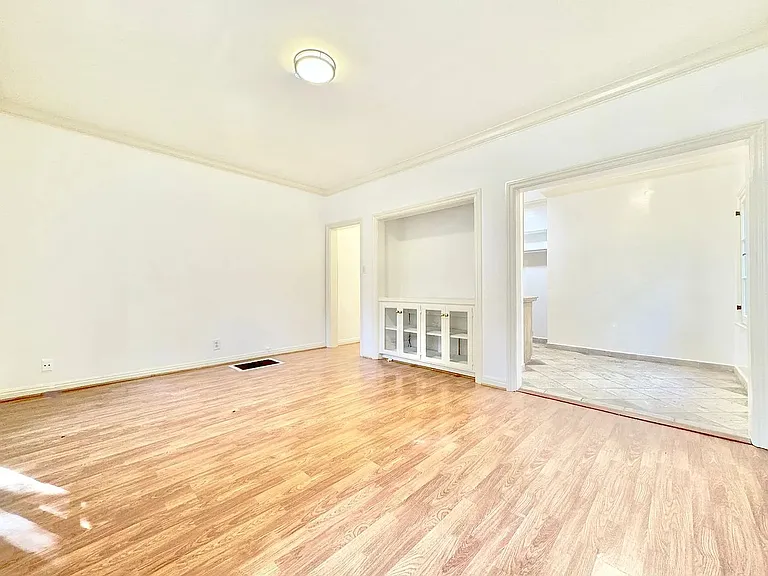 Reeves Apartments — Photo 8