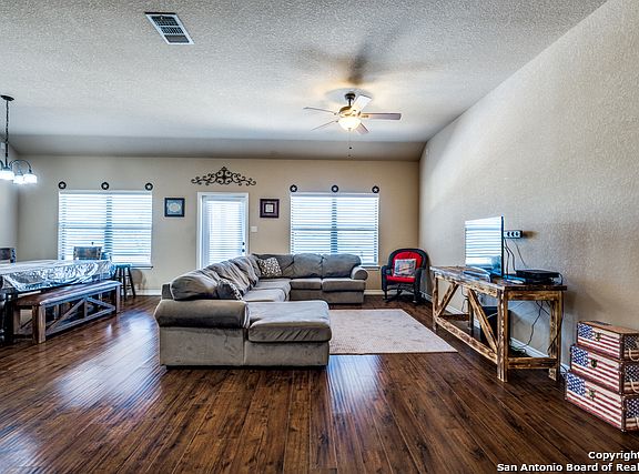 4th image of 635 Cimarron Sq