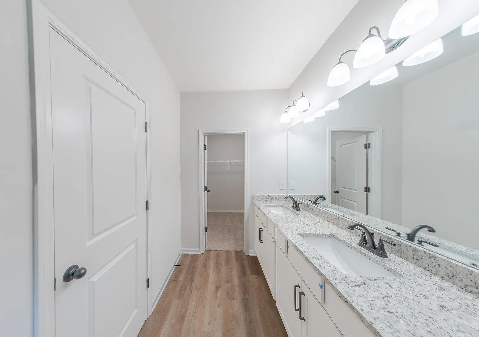Never-Lived-In 3BR/3BA Home Featuring Modern Design & Premium Finishes — Photo 3