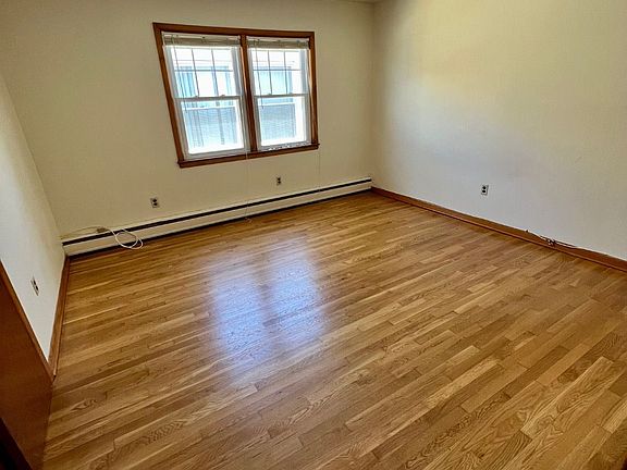 4th image of 105 Gordon Ave #2