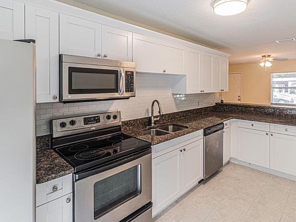 4th image of 3215 Delray Dr