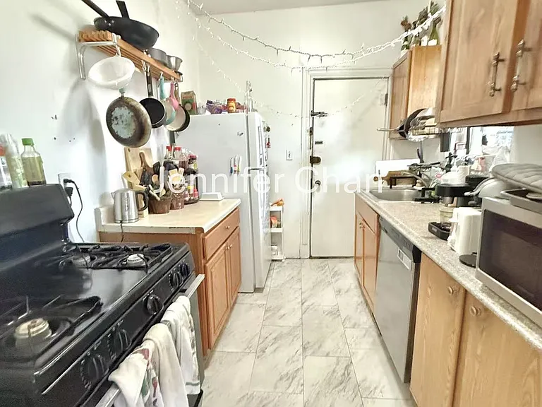 30-32 Glenville Ave #3 — Photo 6