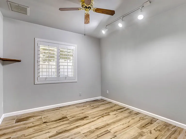 4932 W Mercer Ln — Photo 8