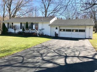 5750 Daniel Dr, Hermitage, PA 16148