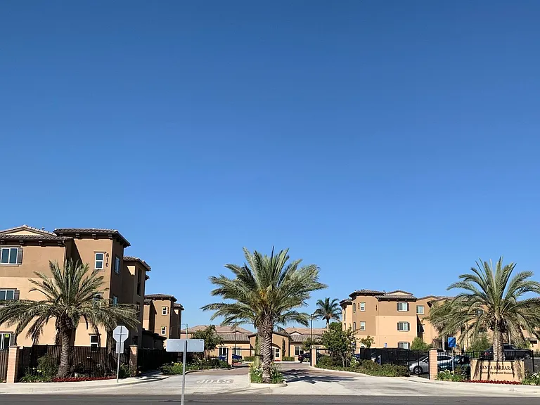 Santa Barbara Luxury Apartment Homes — Photo 17