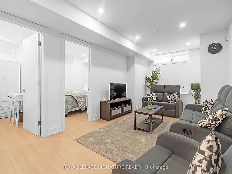 31 Edinburgh Dr — Photo 10