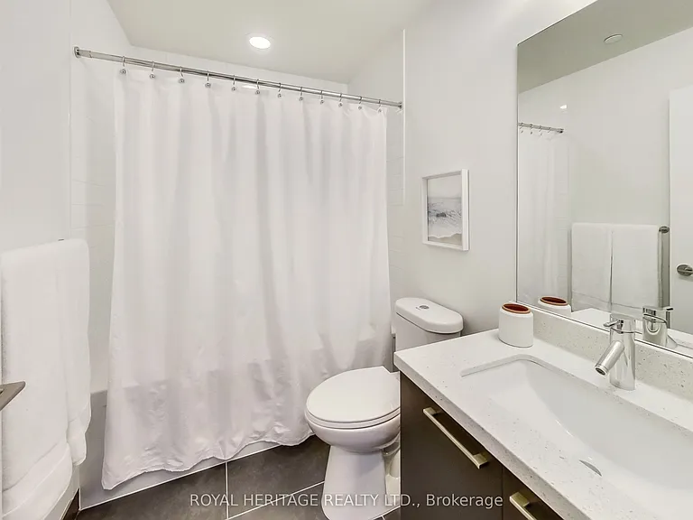 30 Roehampton Ave #403 — Photo 22