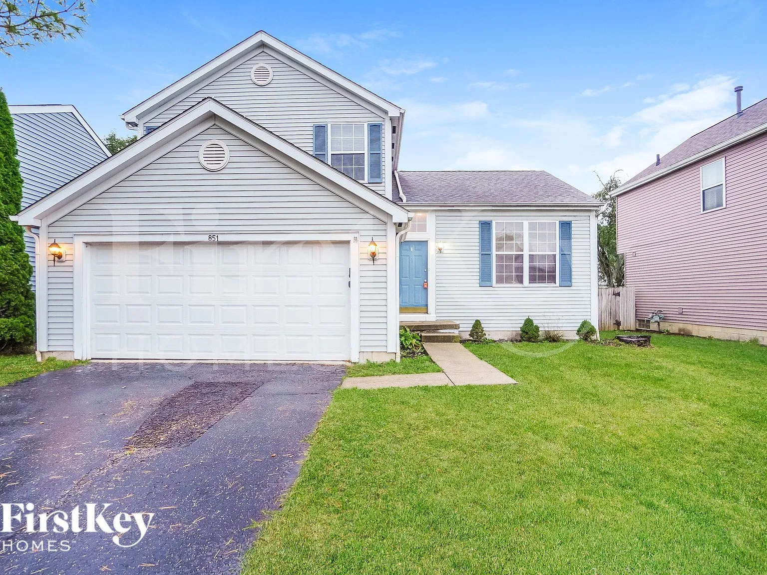 3 bed, 1.5 bath, 1956 sqft, $2,460 — Photo 1