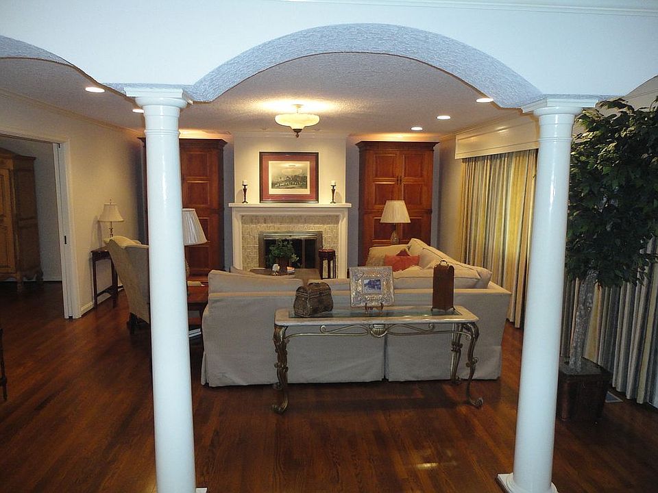 Living Room with fireplace